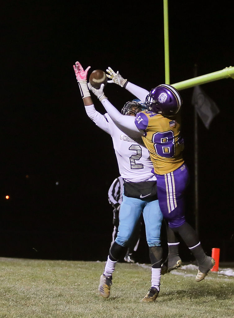 Taj Gurley blocks a pass